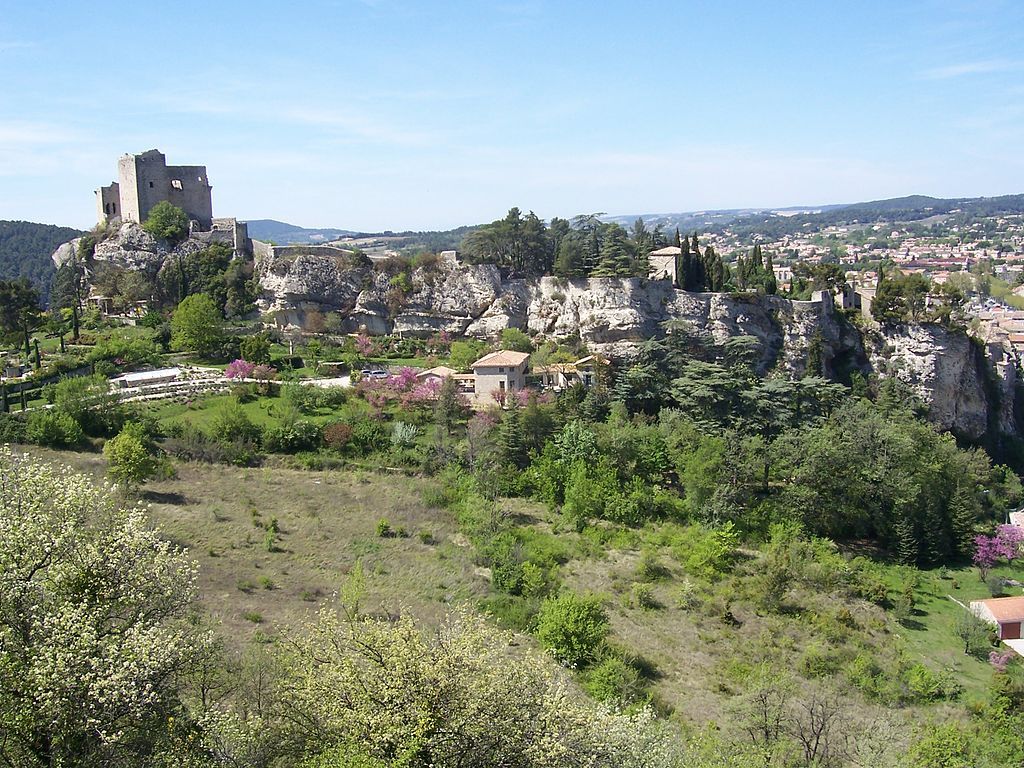 Cité médiévale de Vaison avec à gauche le château des comtes de Toulouse