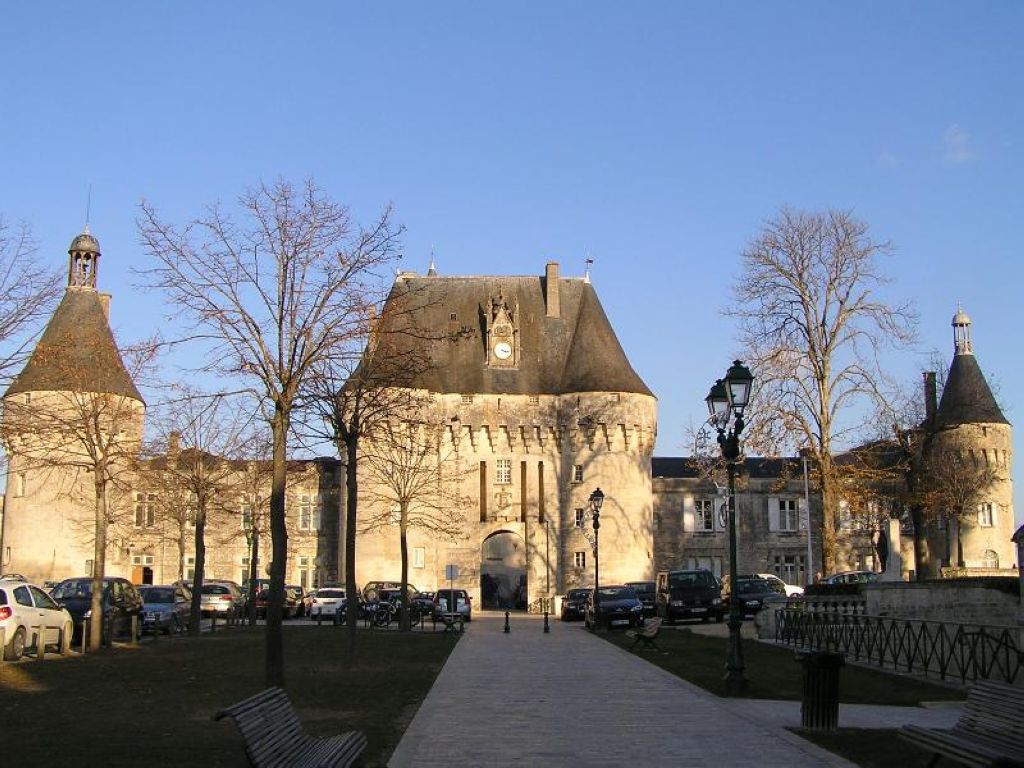 le château de Jonzac