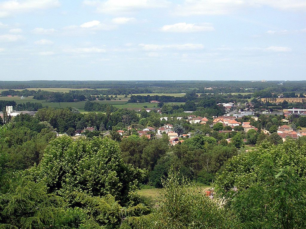 Petites Landes de la place de Morlanne à SaintSever sur les premières hauteurs de la Chalosse Landes France