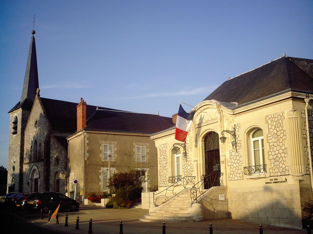 Mairie et église de FleurylesAubrais Loiret France