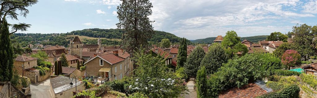 Vue panoramique de Figeac depuis lÉglise NotreDame du Puy