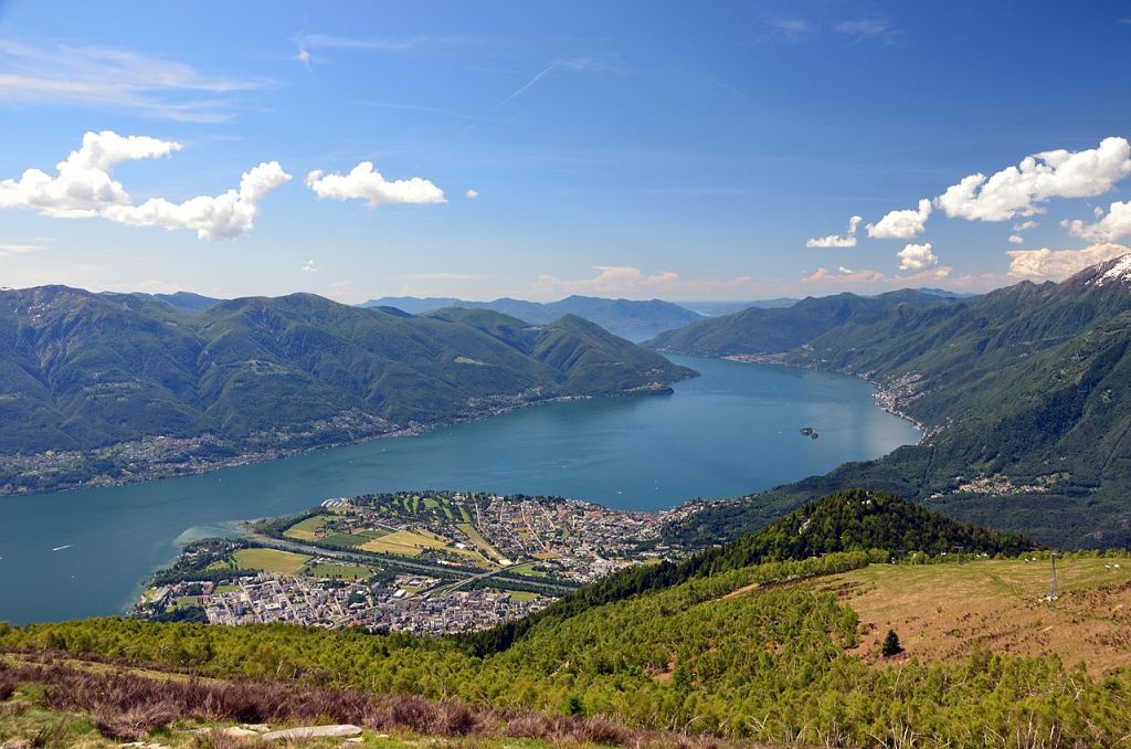 Ascona Tessin Suisse et le lac Majeur vus depuis le Mont Cimetta