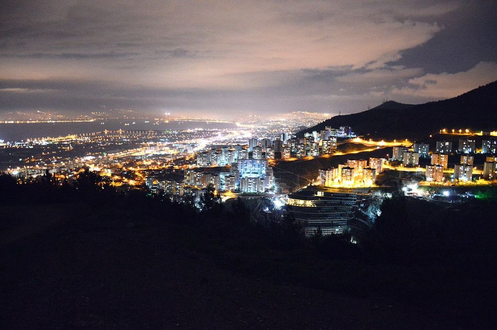 Nighttime view of zmir from Narldere