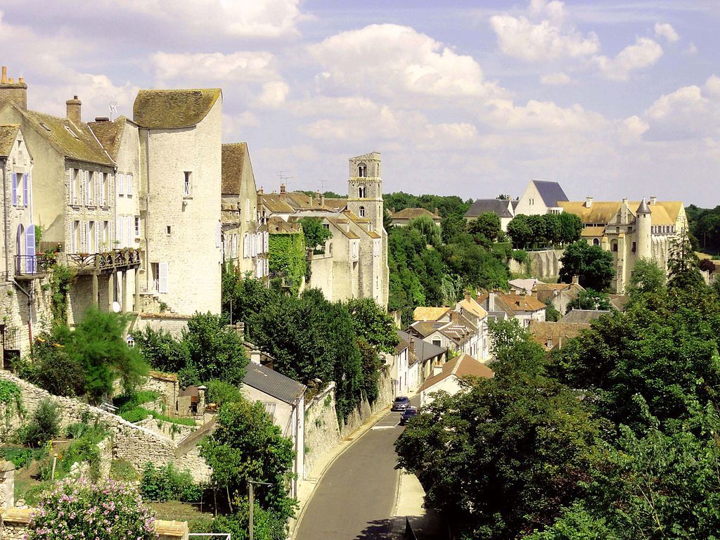 La tour SaintThugal et labbaye SaintSéverin à ChâteauLandon
