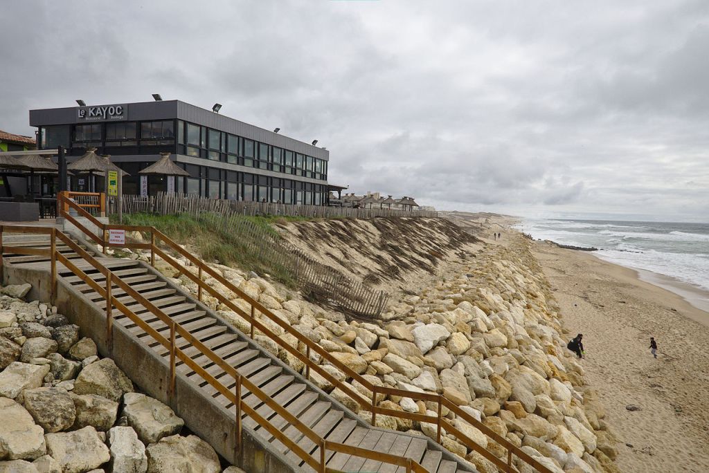 Renforcement de la dune au pied du Kayoc LacanauOcéan