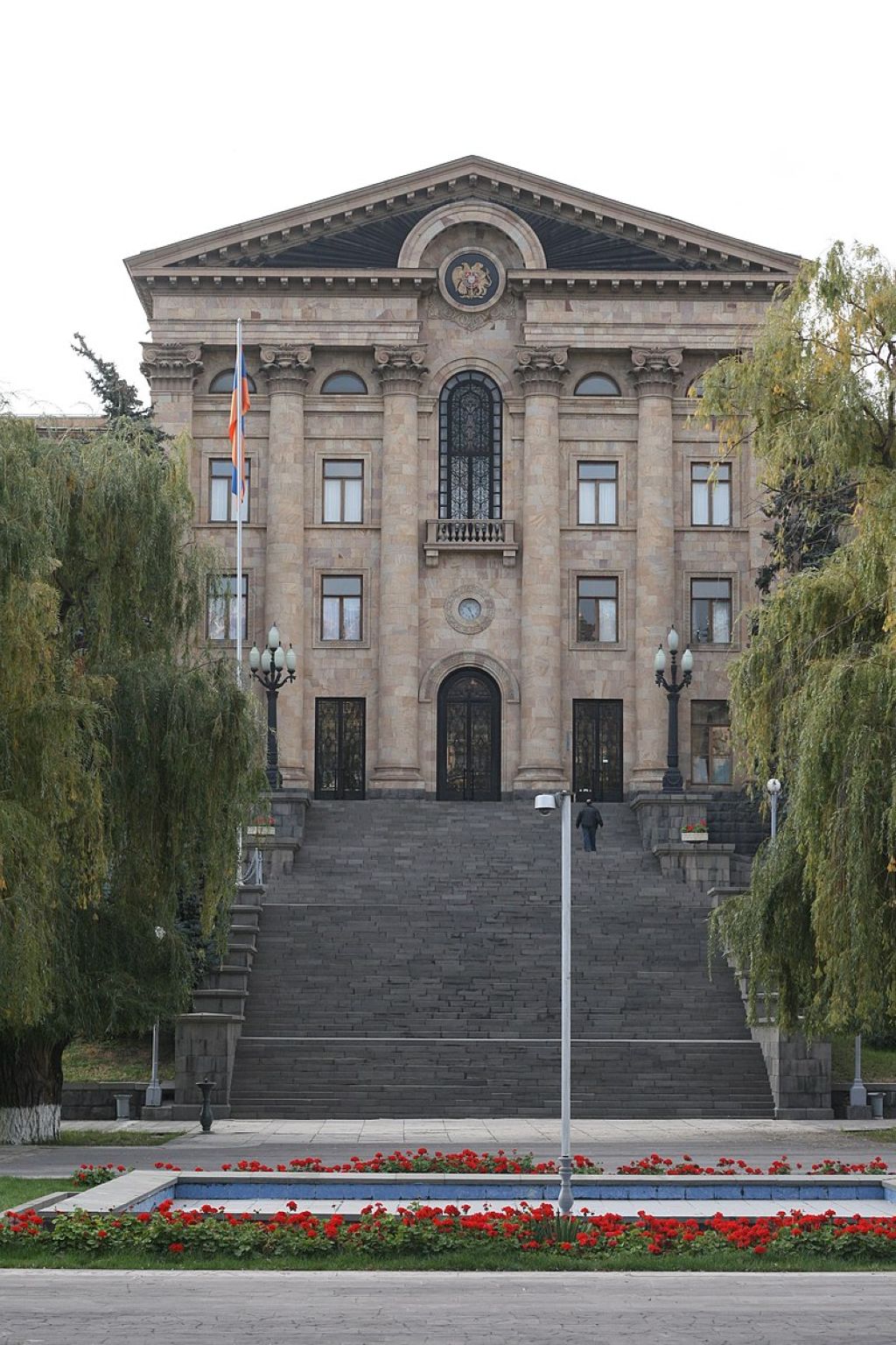 La façade principale de lAssemblée nationale dArménie