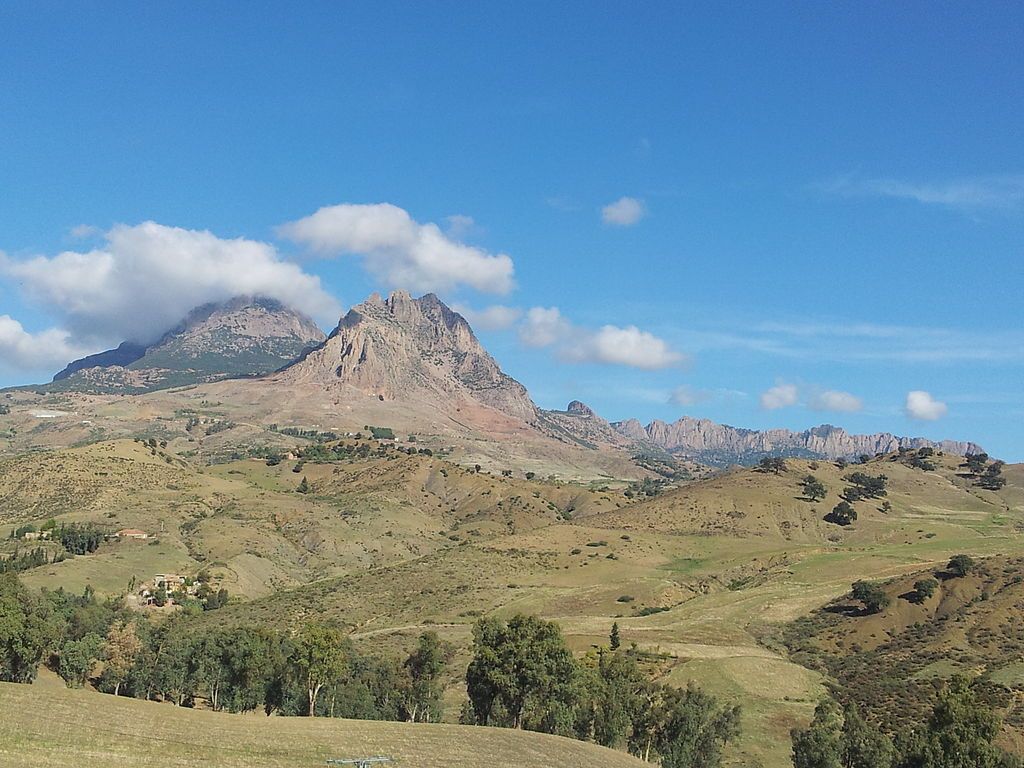Massif de Ouarsenis 1 985m près de la commune de Tamalaht dans la wilaya de Tissemsilt Algérie