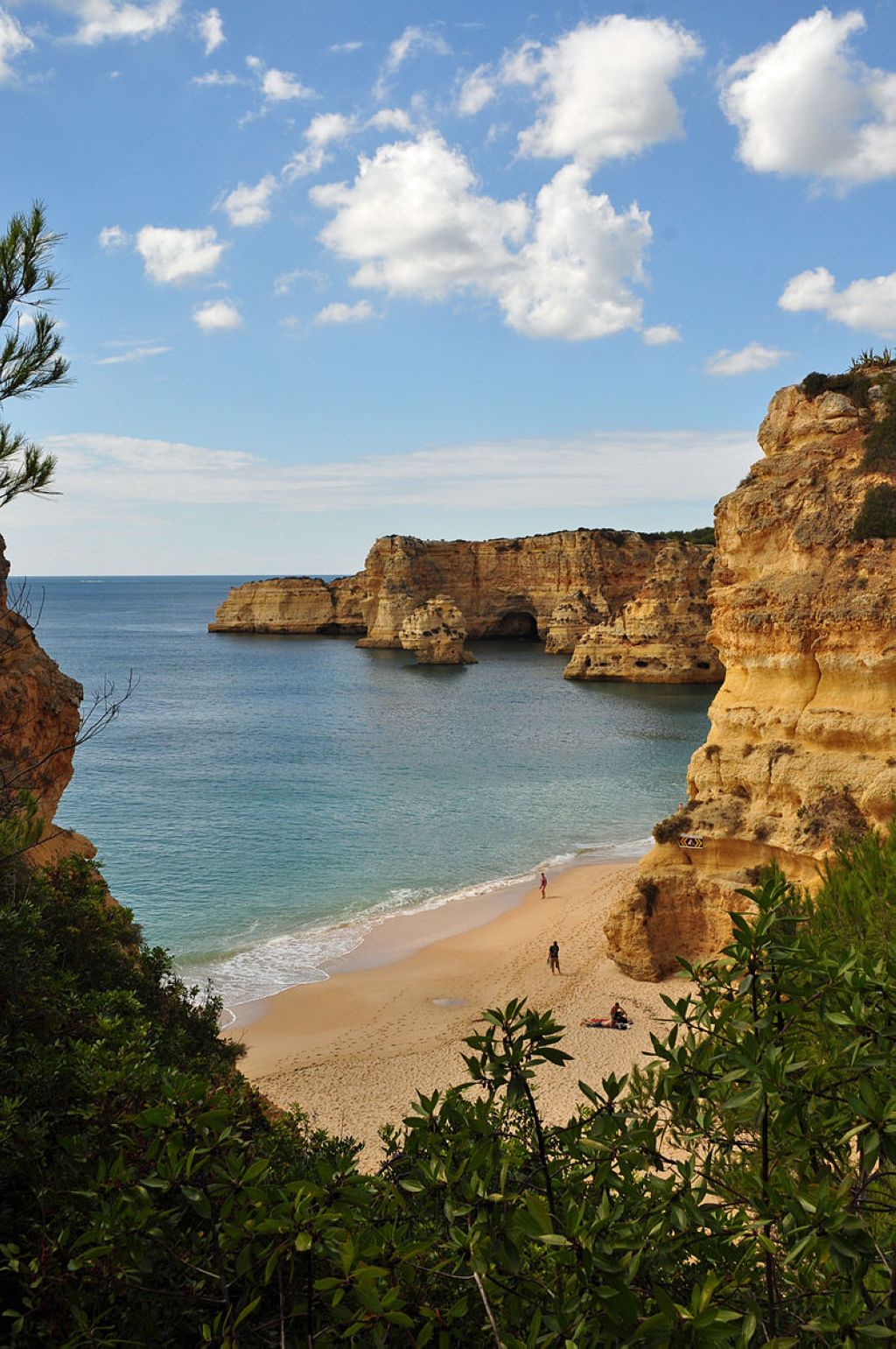 a célèbre Plage de la Marine Praia da Marinha située dans la municipalité de Lagoa