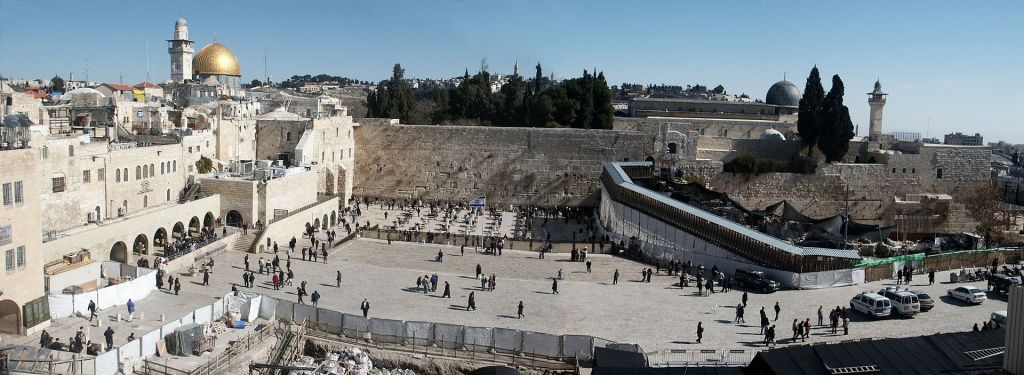 Vieille ville  panorama du Mur occidental Mur des Lamentations surmonté du dôme du Rocher et de la mosquée alAqsa