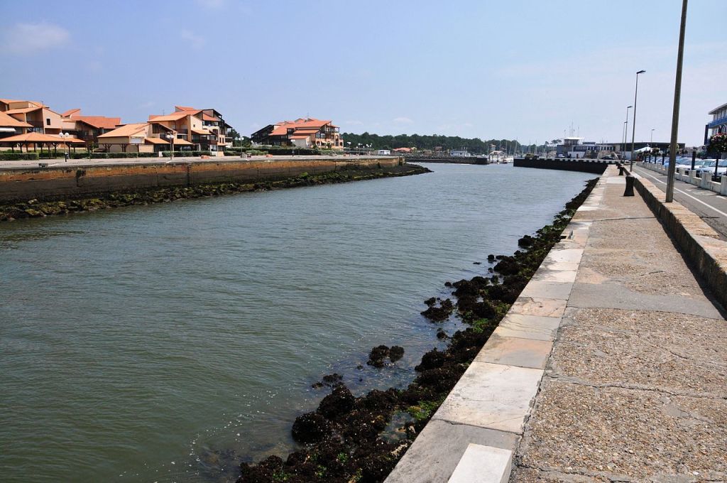 Canal du lac dHossegorcanal de Capbreton