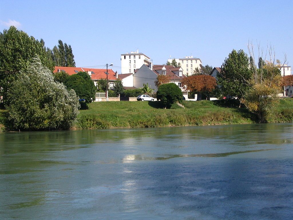La Marne à GournaysurMarne SeineSaintDenis France