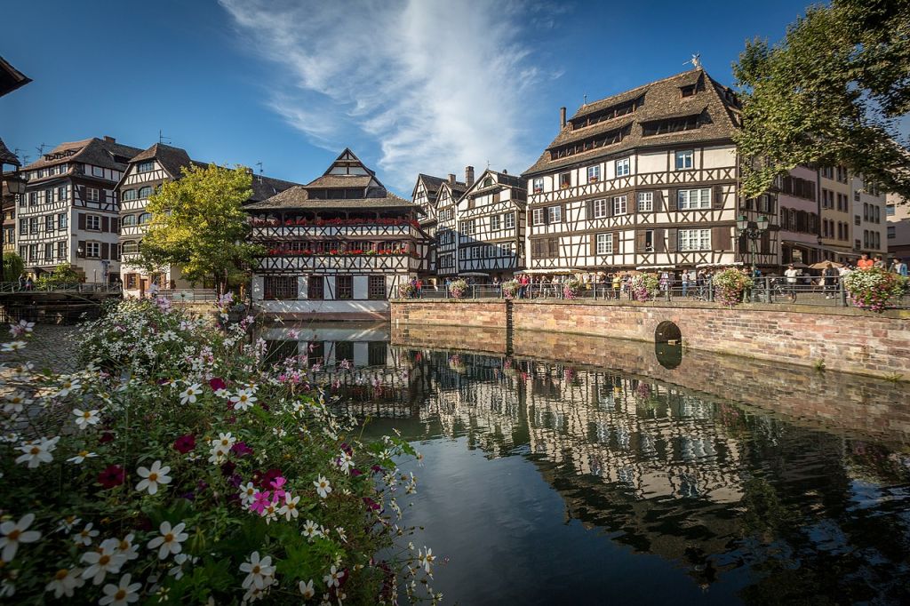 Strasbourg PetiteFrance maison des Tanneurs et place BenjaminZix