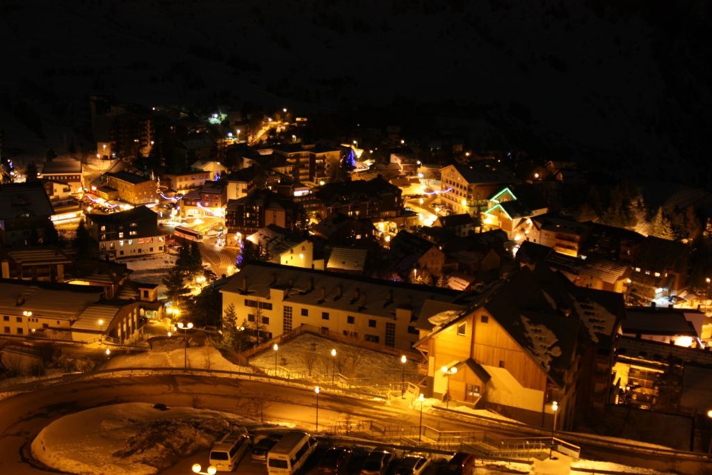 Les2Alpes night village