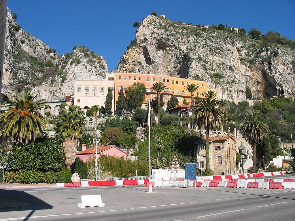 Poste frontière francoitalien à Menton AlpesMaritimes