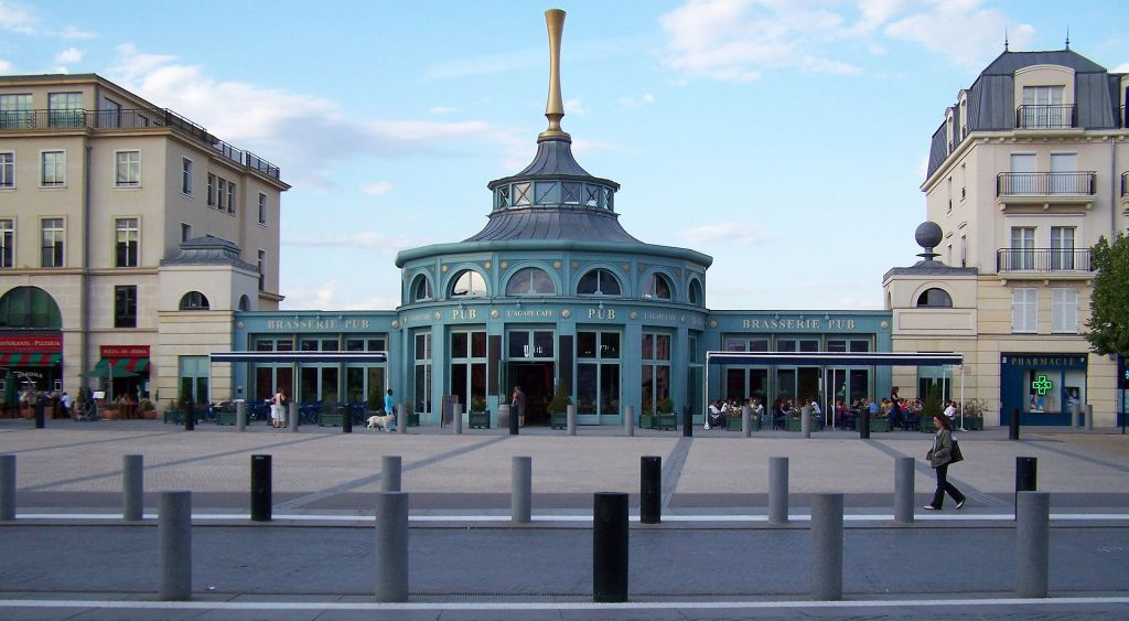 Serris SeineetMarne ÎledeFrance France  La place dAriane et lAgape Café