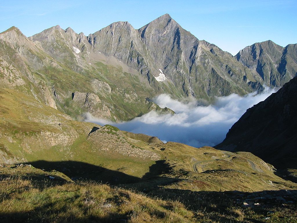 Mont Valier vu de la route du Port dAula Couserans Ariège Pyrénées France