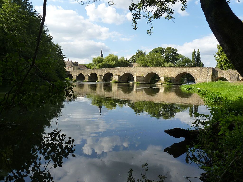 Sarthe  MontfortleGesnois  Pont romain  Rivière Huisne
