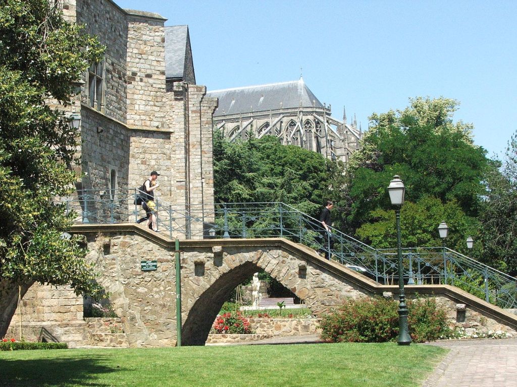 Vue Cathédrale Jardins Pierre de Ronsard