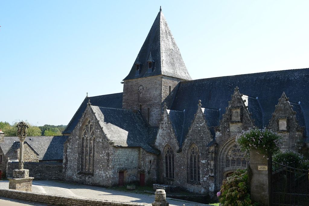 Église NotreDamedelaTronchaye et calvaire  RochefortenTerre Morbihan