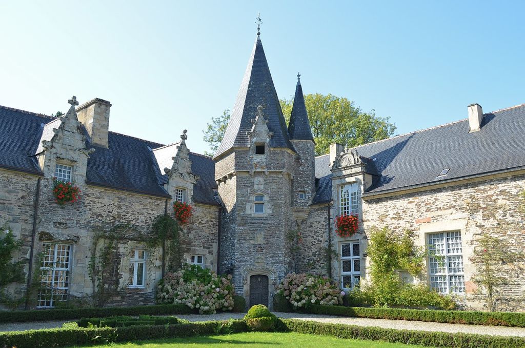 Château de RochefortenTerre cour 1j