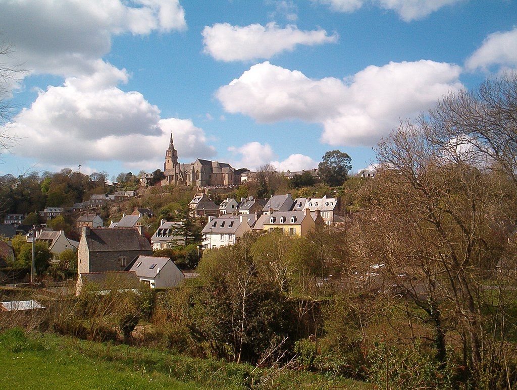 Vue de Lannion et de léglise de Brélévénez