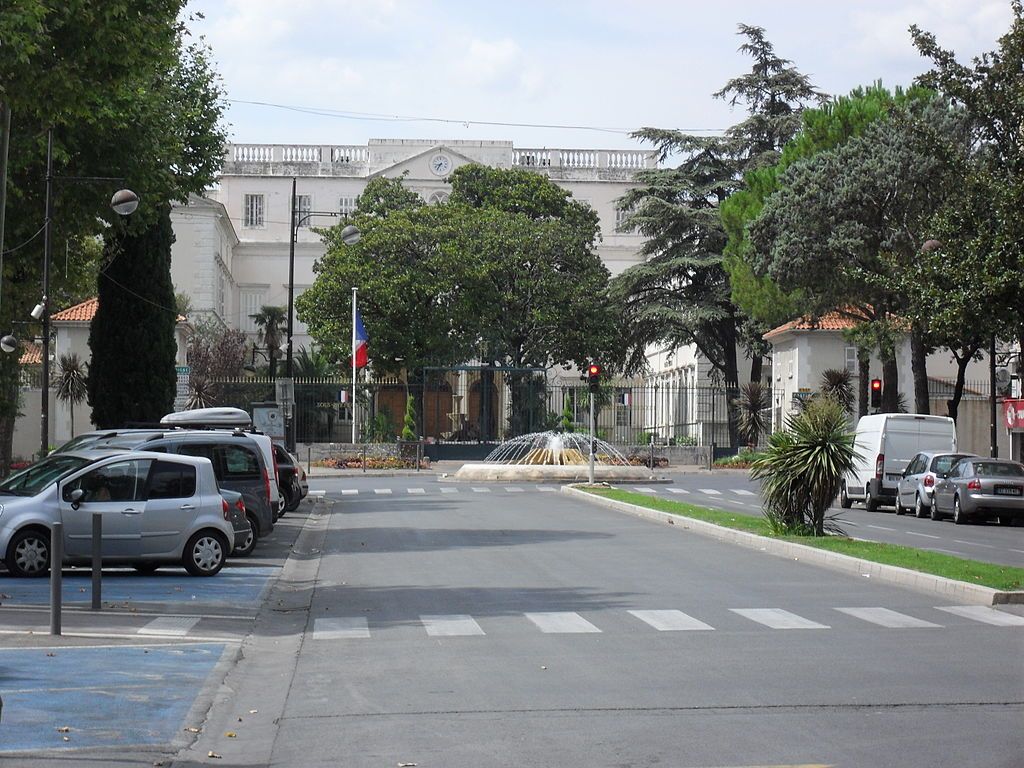 Souspréfecture de Draguignan vue depuis la fin des Allées dAzémar