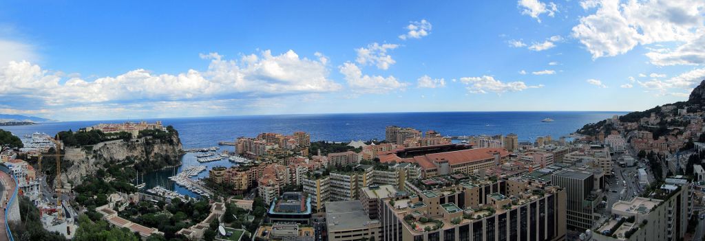 Panorama sur le quartier de Fontvieille À gauche MonacoVille