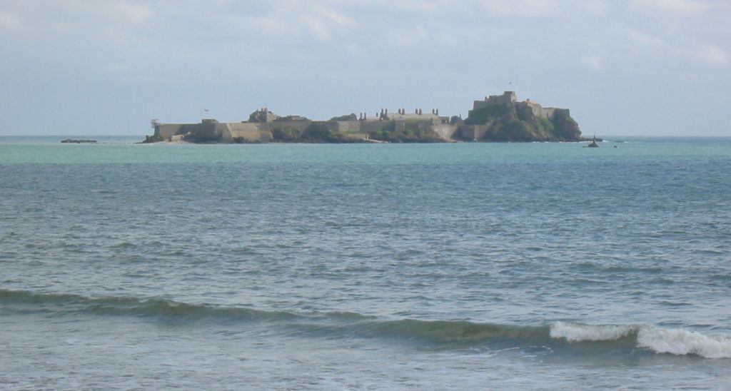 Le château Elizabeth garde la ville de SaintHélier