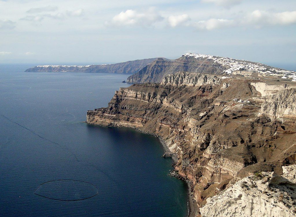 Vue de Oia à gauche et de Fira à droite sur lîle de Santorin Grèce
