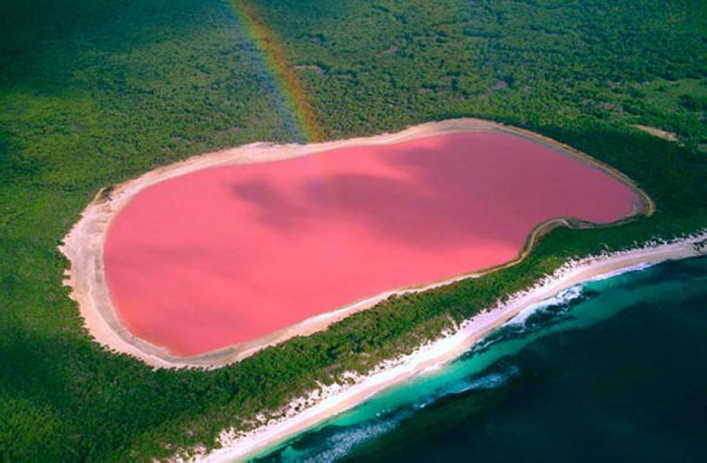 Le lac Hillier et sa couleur rose bonbon