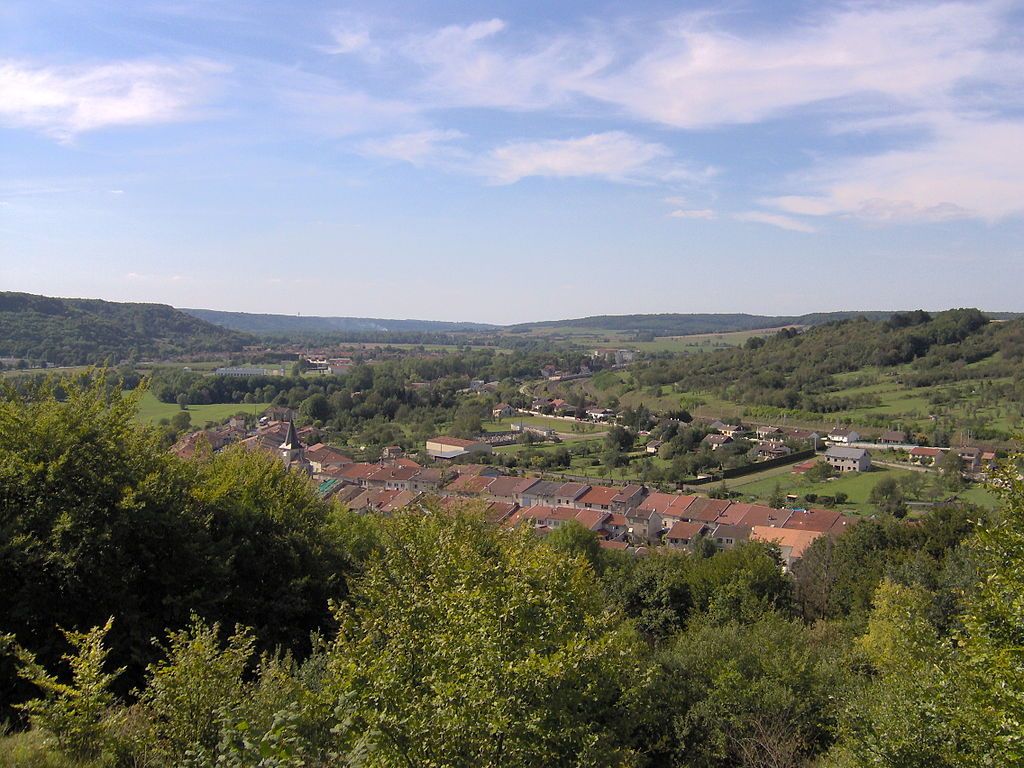 Vue de la vallée de lOrnain depuis le belvédère de la Vierge Noire à NançoissurOrnain au sud