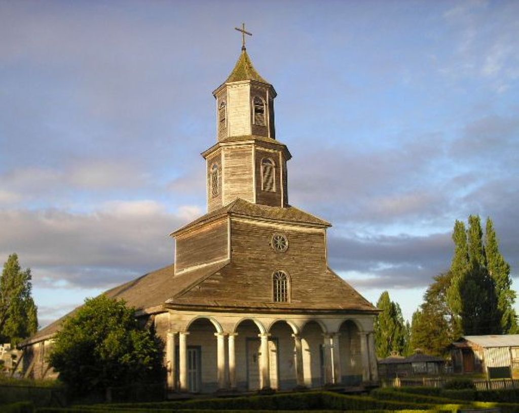 Fachada de la iglesia Nuestra Señora de Gracias de Nercón Castro Chiloé Chile