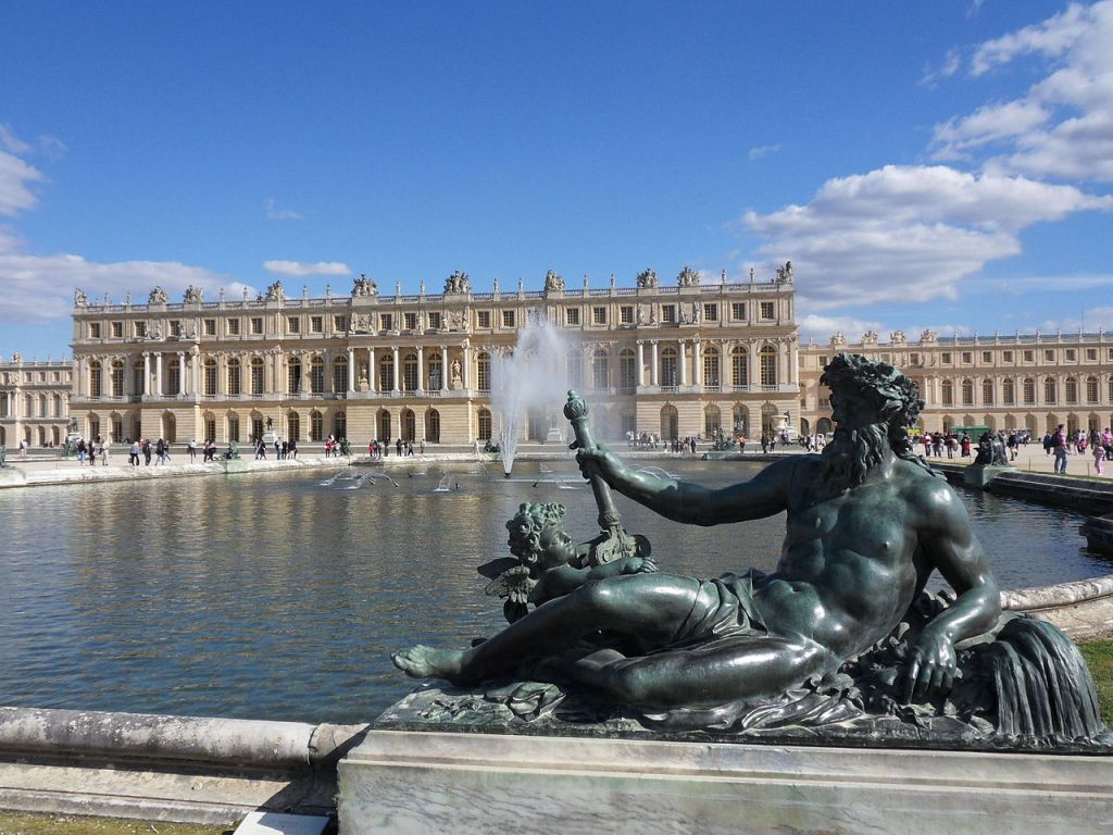 Le château de Versailles vu des jardins
