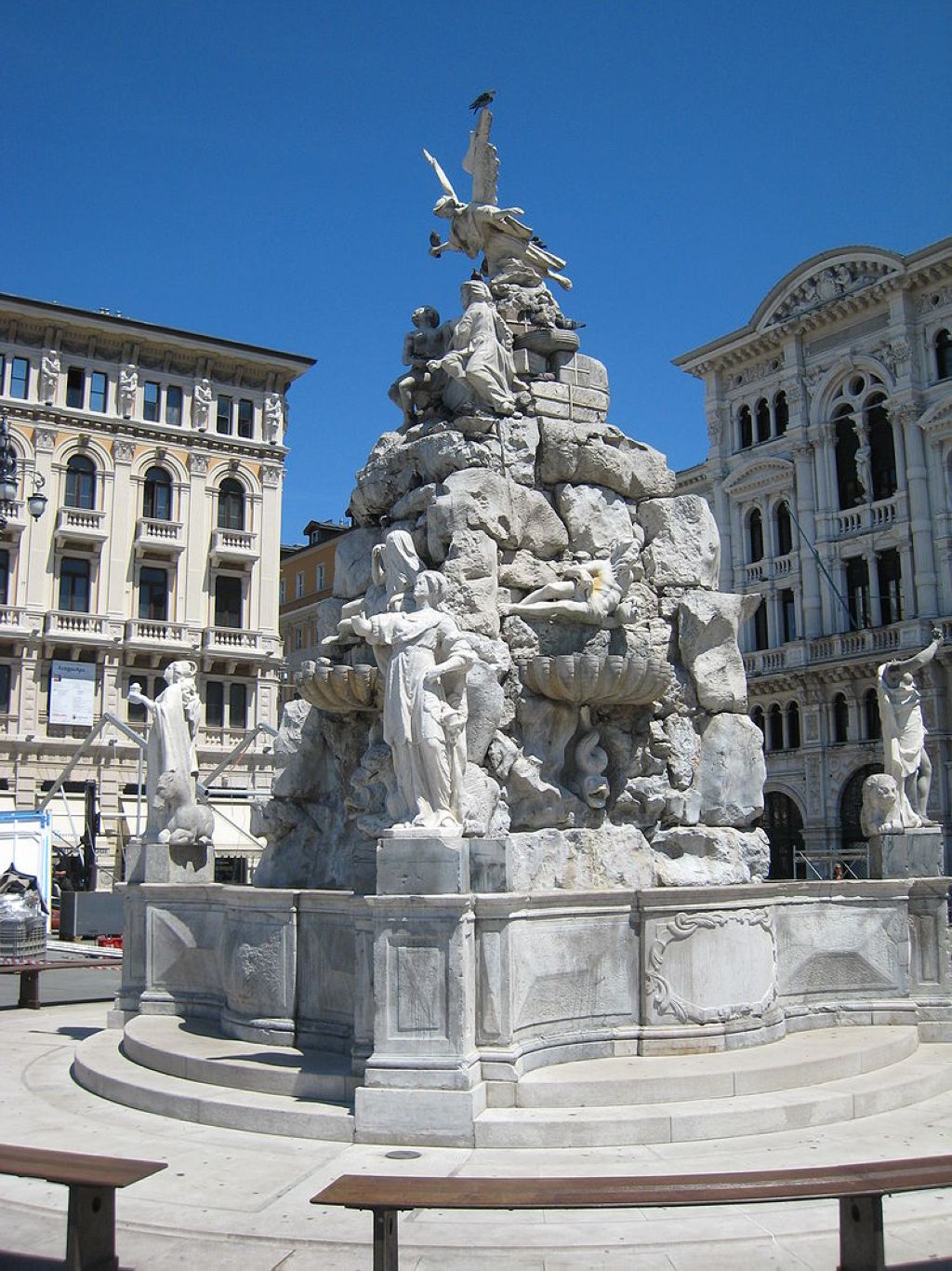 La fontaine des Quatre Continents sur la piazza Unità dItalia