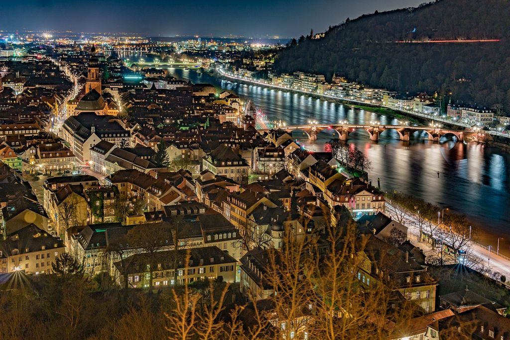 View from the castle park to the old town with the Heiliggeistkirche and the old bridge over the Neckar to the Philosophenweg
