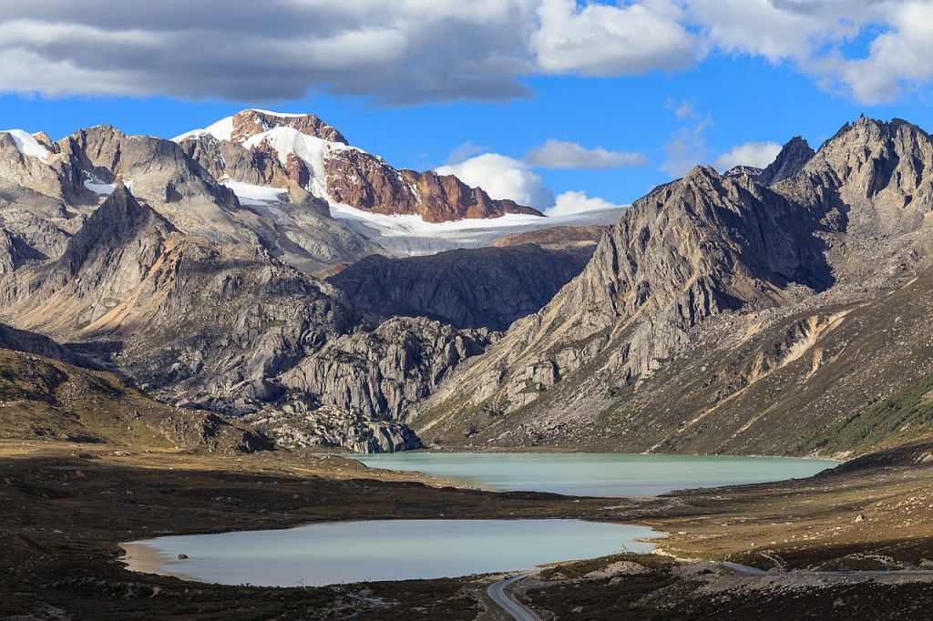 Deux lacs dans le Batang Sichuan