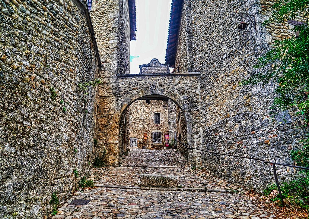 Pérouges Cité Médiévale Porte dEnBas