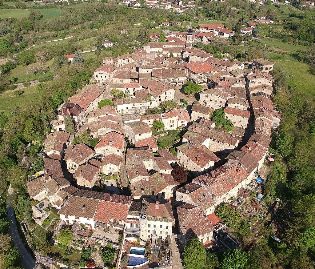 Cité médiévale de Pérouges  vue par drone avril 2021 