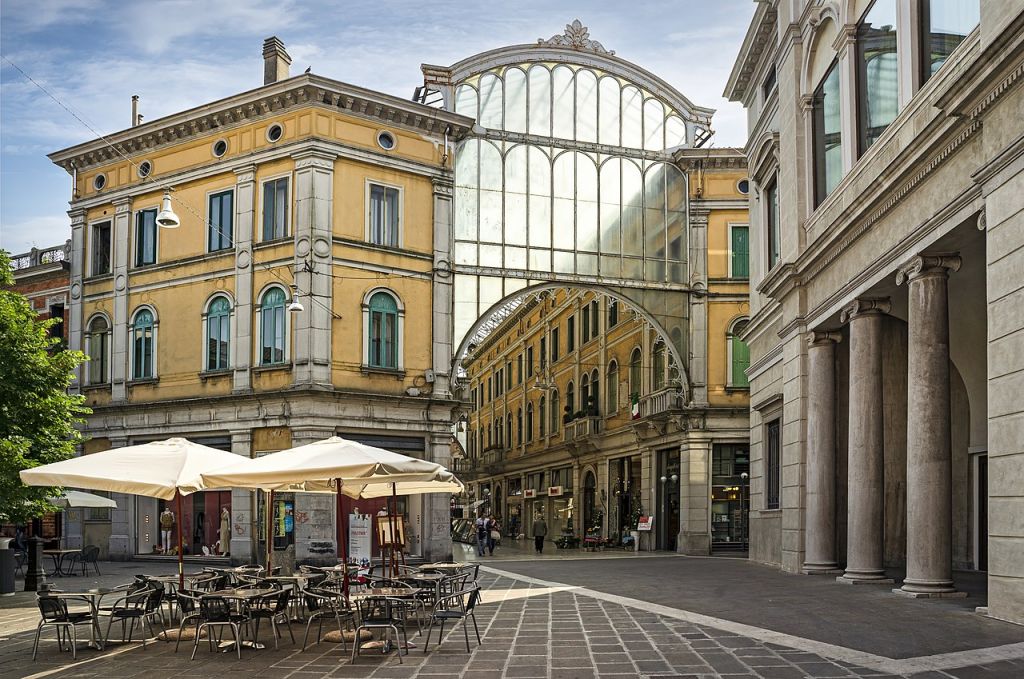 Mestre Galleria Matteotti vista della Piazzetta Gian Francesco Malipiero