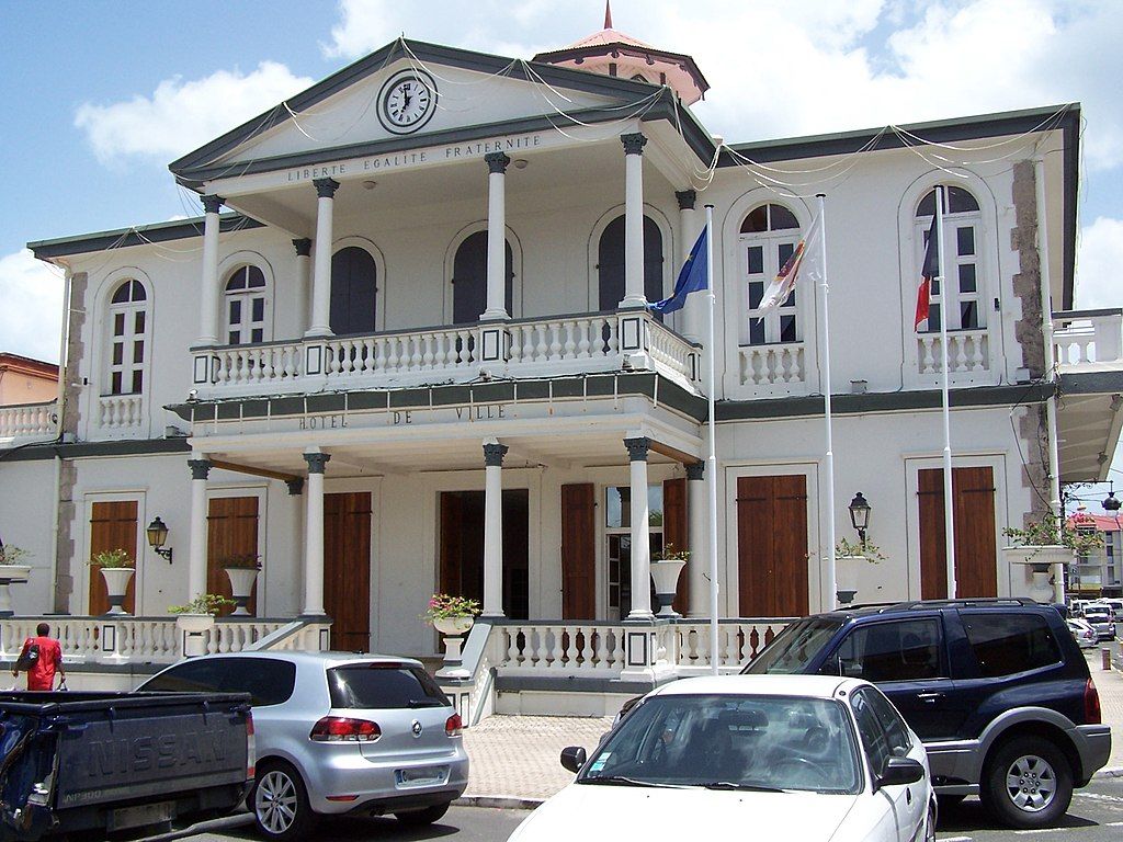 HôteldeVille de BasseTerre sur la place de la Liberté