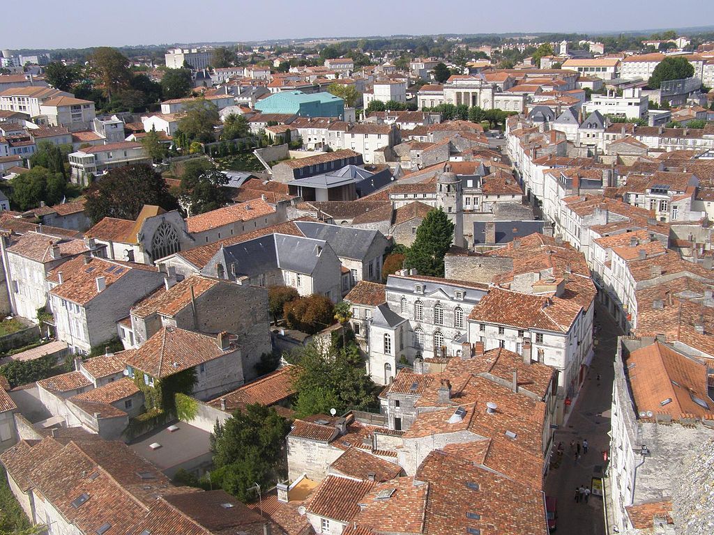 Vue du centreville de Saintes depuis la cathédrale SaintPierre
