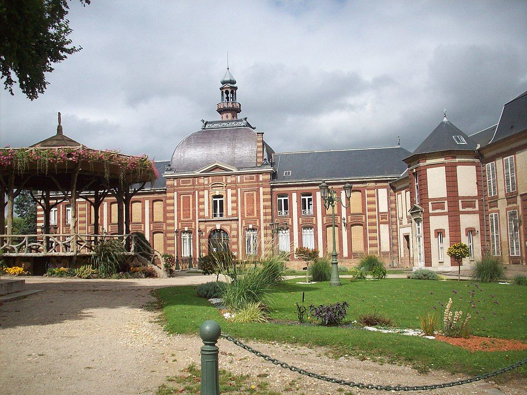 Louviers Jardin de lhôtel de ville