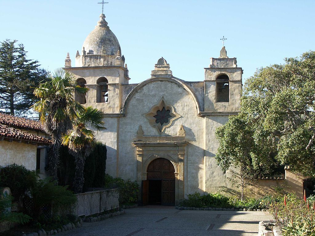 Entree de la Mission San Carlos Borromeo à Carmel  Californie