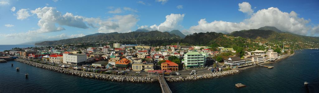 Vue panoramique de la ville de Roseau capitale de la Dominique