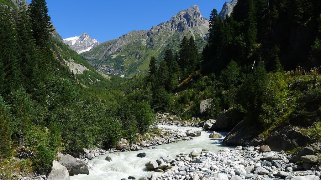 Une petite rivière en Géorgie