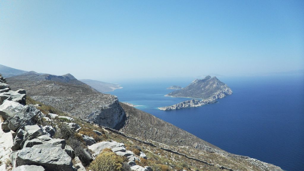 Lîlot de Nikouria vu depuis Amorgós