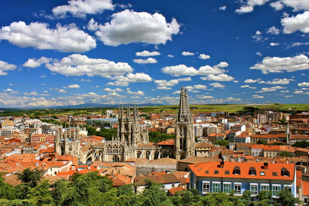 Burgos  la ville vue du Castillo avec la Cathédrale