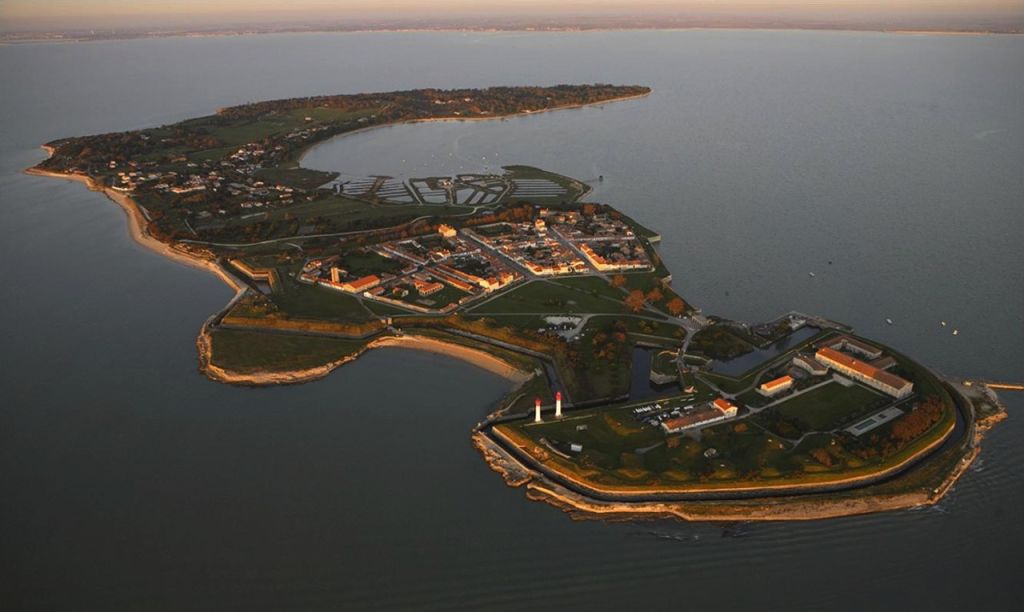 Vue de lîle dAix  au premier plan la pointe sud