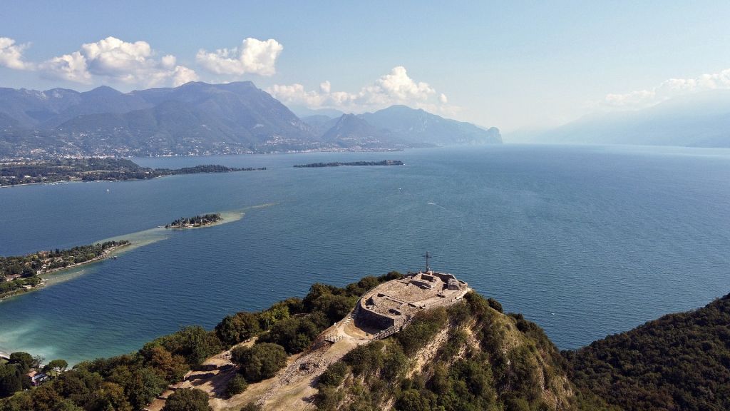 La Rocca di Manerba del Garda con lisola dei Conigli