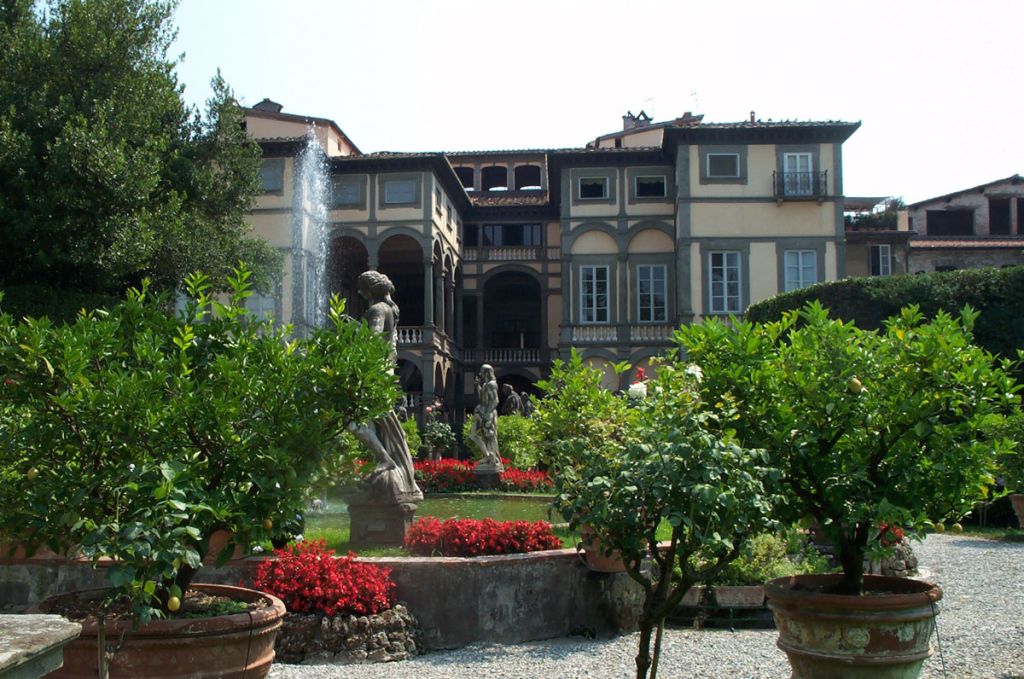 Jardin et palais PfannerControni à Lucques Italie